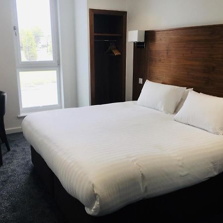Cairn Hotel Bathgate Bagian luar foto