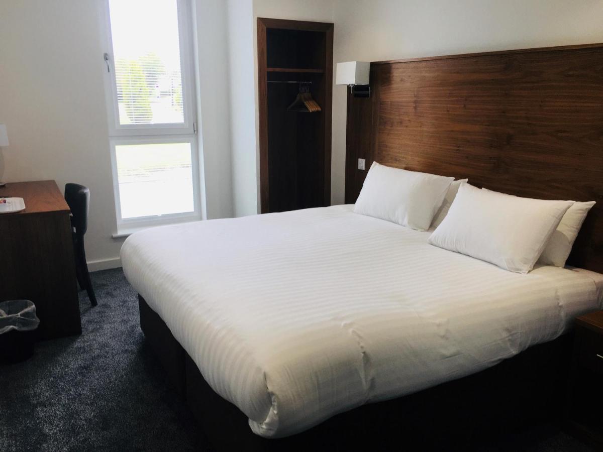 Cairn Hotel Bathgate Bagian luar foto