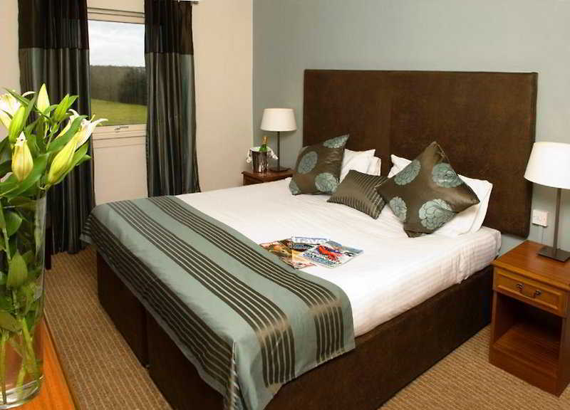 Cairn Hotel Bathgate Bagian luar foto