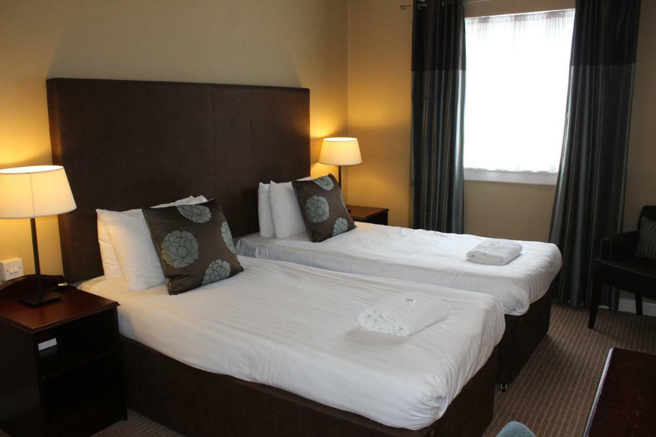 Cairn Hotel Bathgate Bagian luar foto