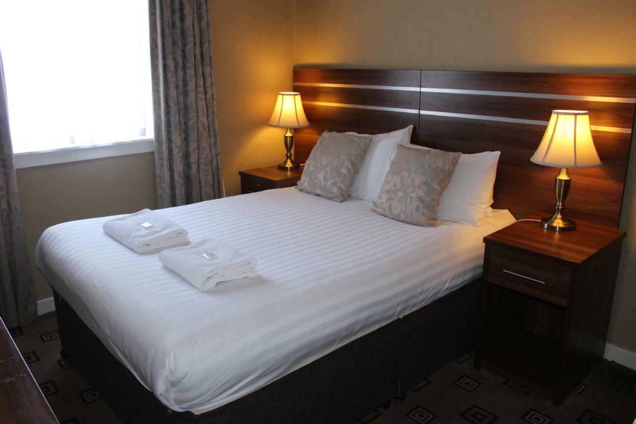 Cairn Hotel Bathgate Bagian luar foto