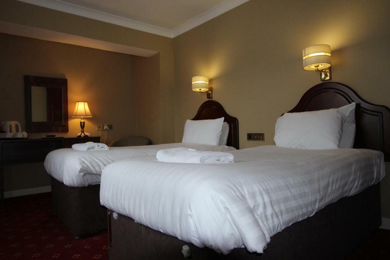 Cairn Hotel Bathgate Bagian luar foto
